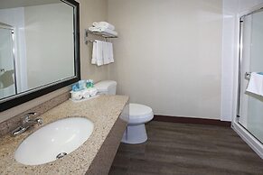 Holiday Inn Express & Suites - Vernon by IHG