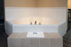 Holiday Inn Express & Suites - Vernon by IHG