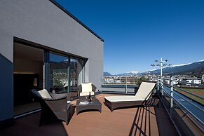 Penz Hotel West