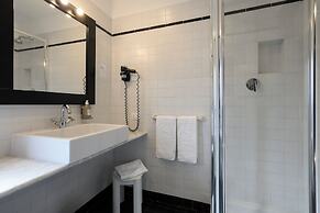 Sardegna Hotel, Suites & Restaurant