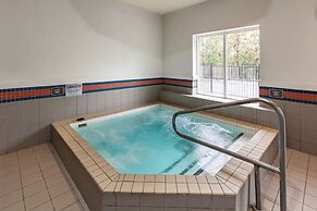 Best Western Plus Burlington Inn & Suites