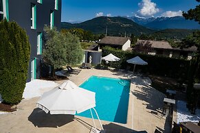 PoMo Hotel & Restaurant