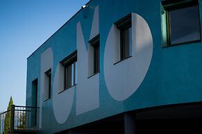 PoMo Hotel & Restaurant