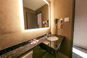 Howard Johnson by Wyndham Winnipeg West