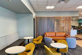 Howard Johnson by Wyndham Winnipeg West