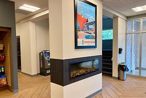 Howard Johnson by Wyndham Winnipeg West