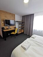 Gold Hotel