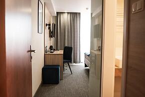 Gold Hotel