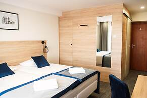 Gold Hotel