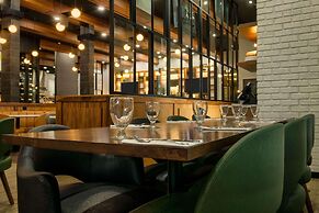 Radisson Hotel & Suites Fort McMurray