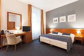Hotel Carol