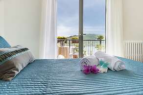 Hotel Carillon