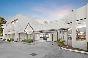 Ciloms Airport Lodge