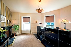Queens Hotel and Nightclub