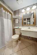 Monte Carlo Inn - Brampton Suites