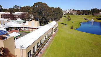 Lakeside Hotel and Conference Centre