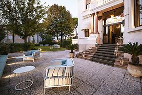 Hotel De la Ville