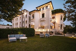 Hotel De la Ville