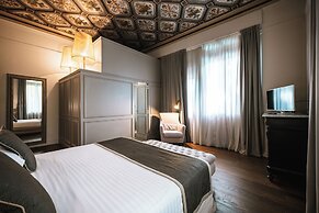 Hotel De la Ville