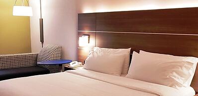 Holiday Inn Express & Suites Surrey by IHG