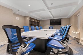Holiday Inn Express & Suites Surrey by IHG