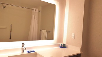 Holiday Inn Express & Suites Surrey by IHG