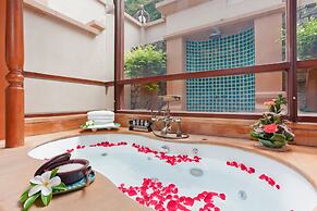 Diamond Cliff Resort & Spa, Patong Beach
