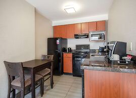 Coast Calgary Downtown Hotel & Suites by APA