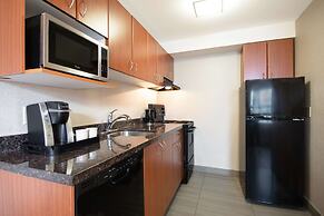 Coast Calgary Downtown Hotel & Suites by APA
