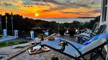 Manor on the Bay