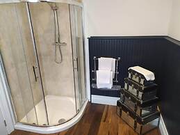 TF Royal Hotel