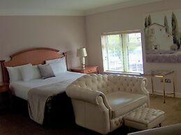 TF Royal Hotel