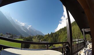 Les Balcons du Savoy