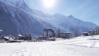 Les Balcons du Savoy