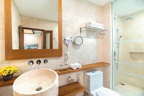 Legian Beach Hotel