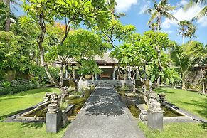 Legian Beach Hotel