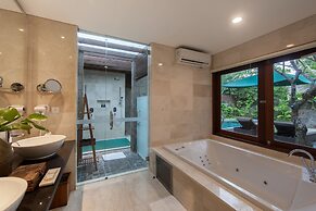 Legian Beach Hotel