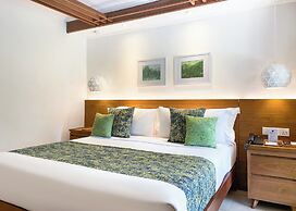 Legian Beach Hotel