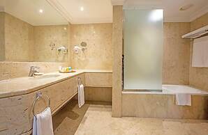 Dubai Marine Beach Resort & Spa