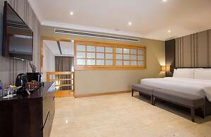 Dubai Marine Beach Resort & Spa