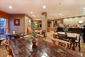 GrandStay Hotel & Suites