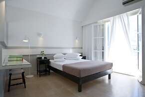 Kamari Beach Hotel