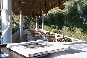 Kamari Beach Hotel