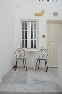 Kamari Beach Hotel