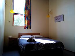Larchwood Motel