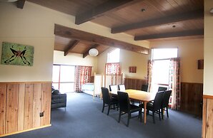 Larchwood Motel
