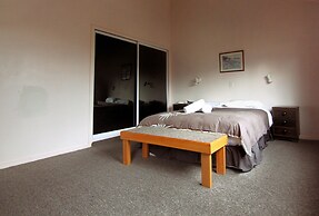 Larchwood Motel