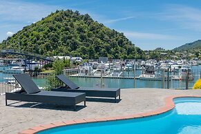 Picton Beachcomber Inn