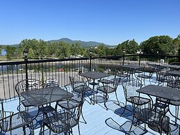 Auberge Du Grand Lac