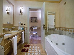 Vip's Motel Luxury Accommodation & Spa